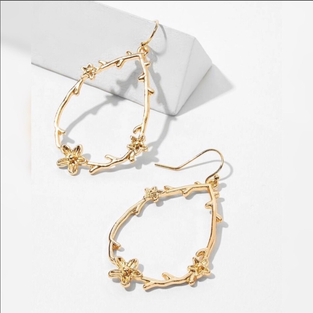 3/$30 GOLDEN FLOWERS WATER DROP EARRINGS